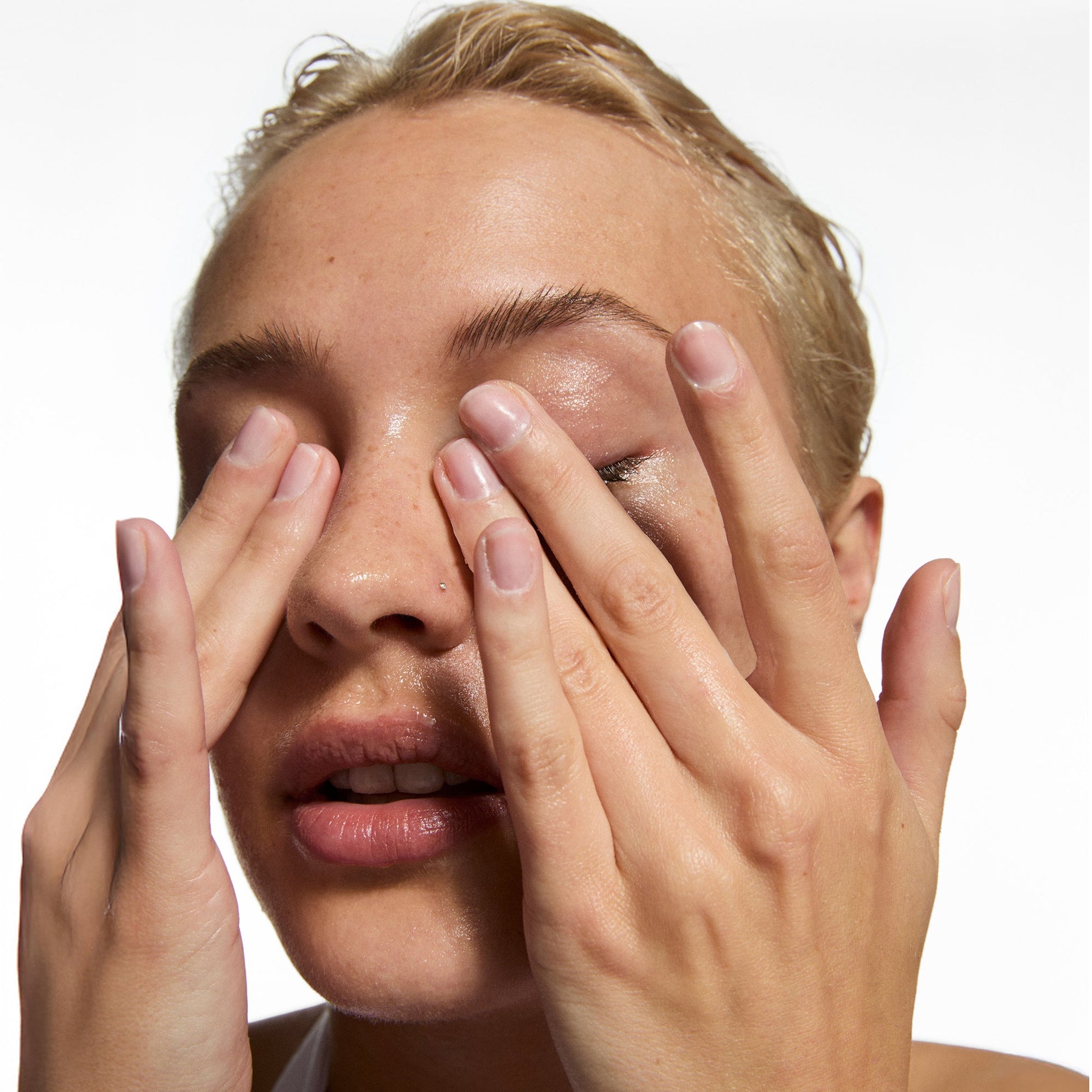 the-bestselling-intro-to-great-skin-v5 MysteryBundle_Model_2000x2000_8c068f88-8954-45a2-bafe-e122a0319042.jpg