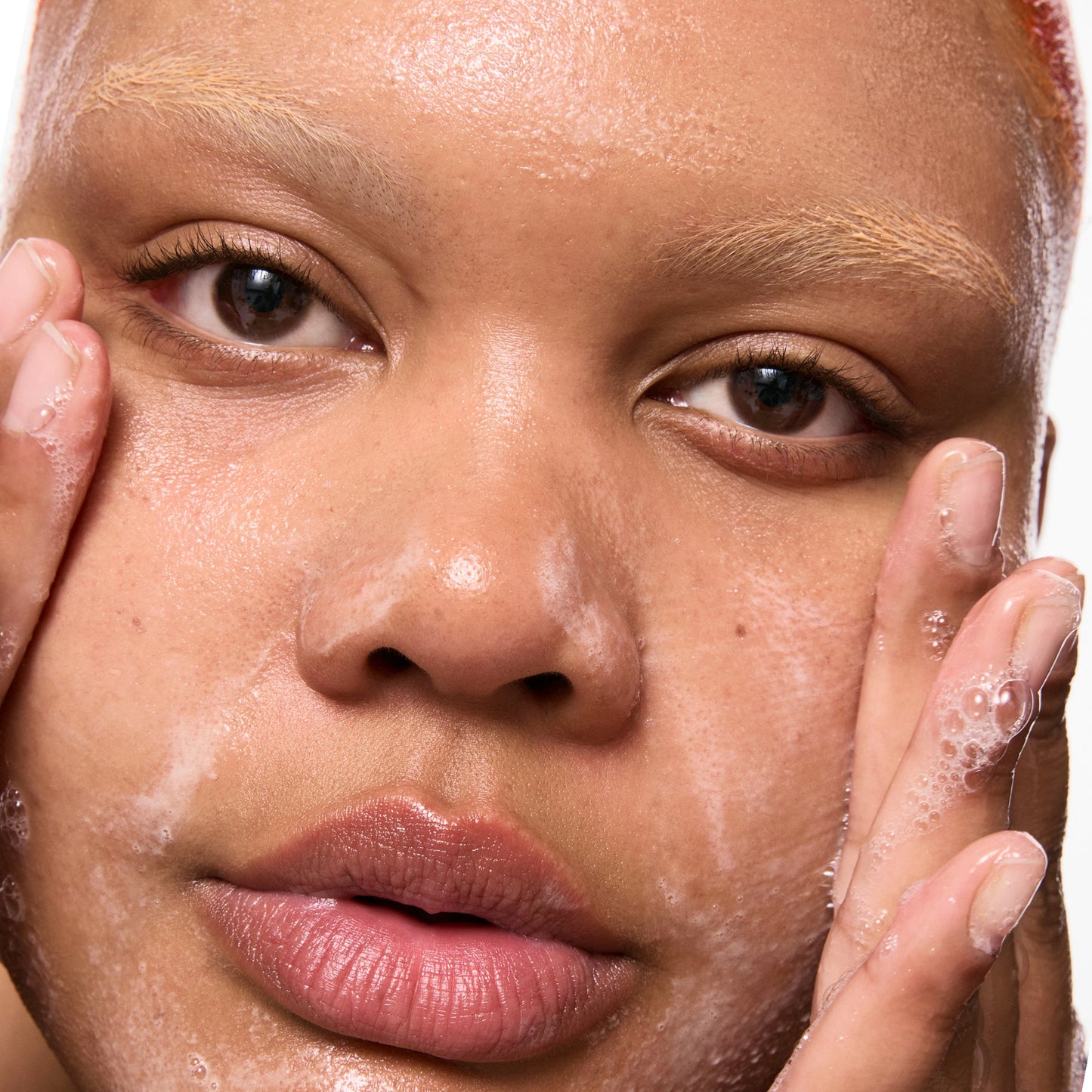 salicylic-acid-cleanser-150ml-u3 Omega50_Model_2000x2000-1_ce0a3018-d6f0-4ed9-a17d-0096b80b29f6.jpg