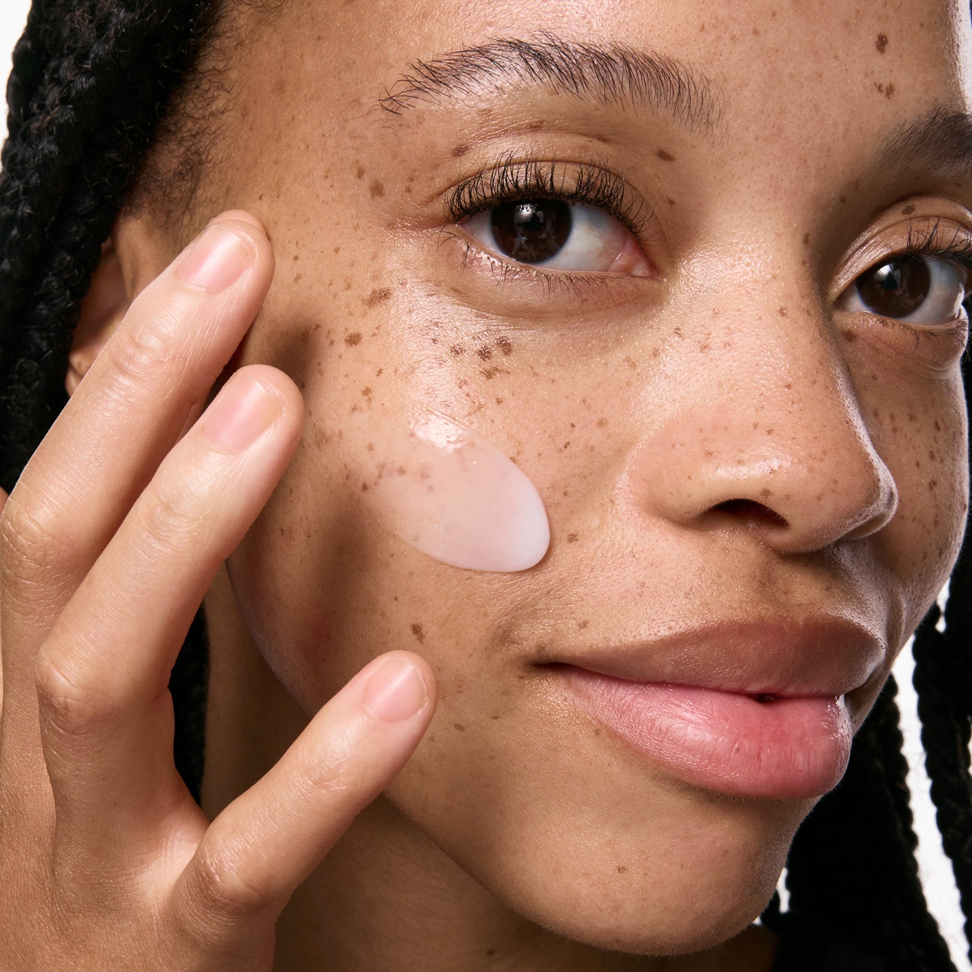 vitamin-b-c-and-e-moisturizer-b1 VitBC_E_ModelGoopMacro_2000x2000_bc64d363-139d-4699-88a9-2e0b1942763a.jpg